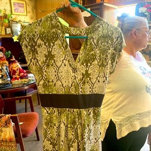 Large Studio y women’s shirt